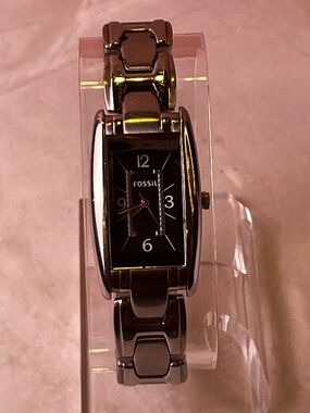 Fossil ladies silver tone stainless steel watch 20mm New battery